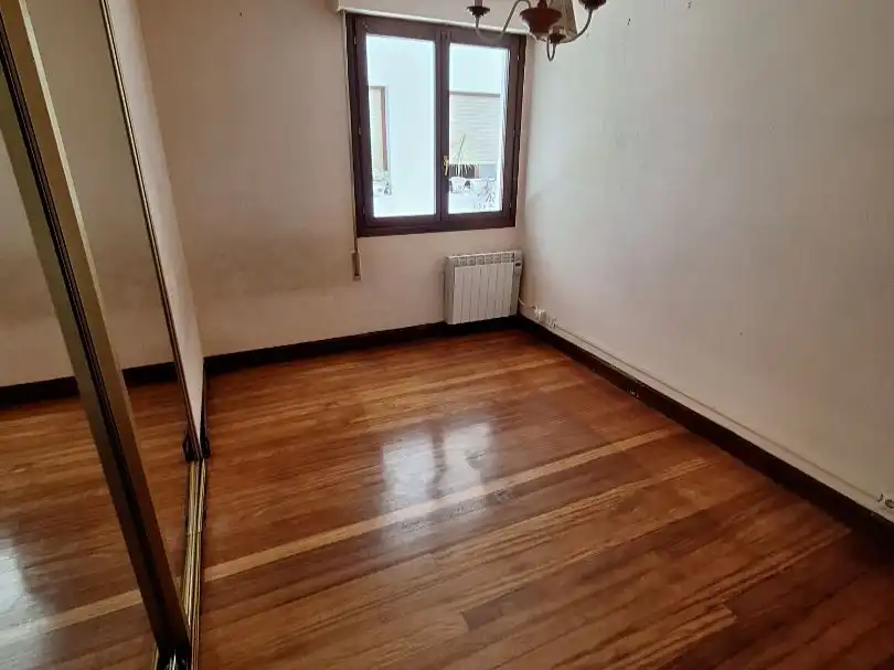 Flat for sale in Iparraguirre Kalea, 20, Azken Portu - Behobia Bedroom of Flat for sale in Irun with Air Conditioner and Terrace