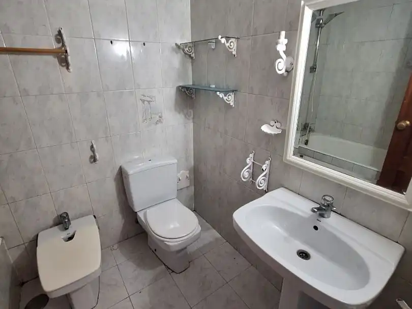 Flat for sale in Iparraguirre Kalea, 20, Azken Portu - Behobia Bathroom of Flat for sale in Irun with Air Conditioner and Terrace