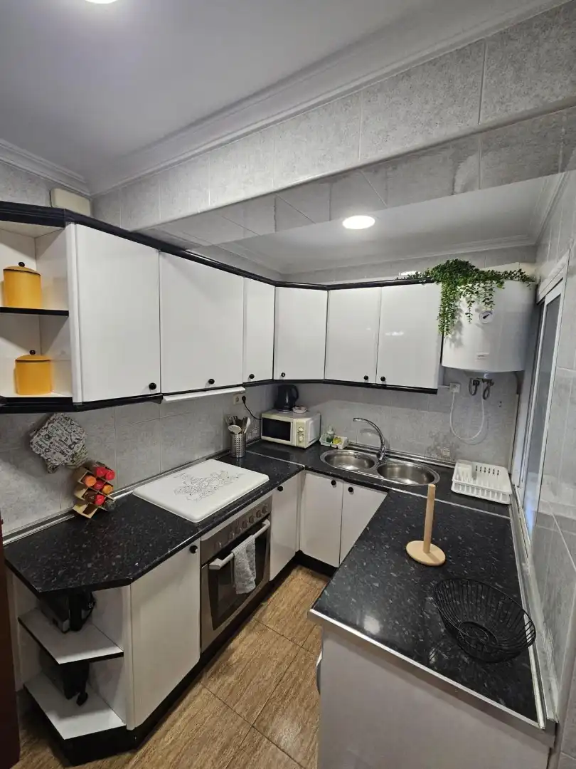 Habitació a Avenida Felipe Corchero, 37, Norte Cuina de Estudi per a compartir en Mérida amb Aire condicionat, Terrassa i Moblat