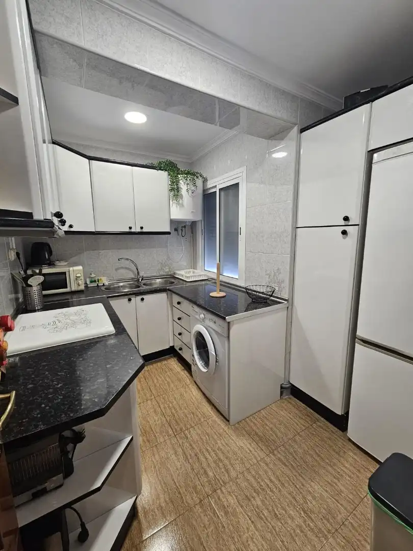 Habitació a Avenida Felipe Corchero, 37, Norte Cuina de Estudi per a compartir en Mérida amb Aire condicionat, Terrassa i Moblat