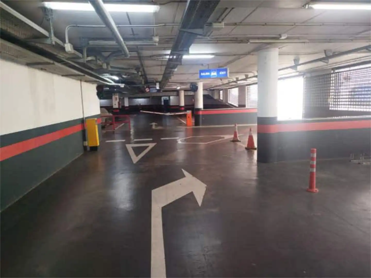Garage for rent in Sotogrande Costa Parking of Garage for rent in Sotogrande