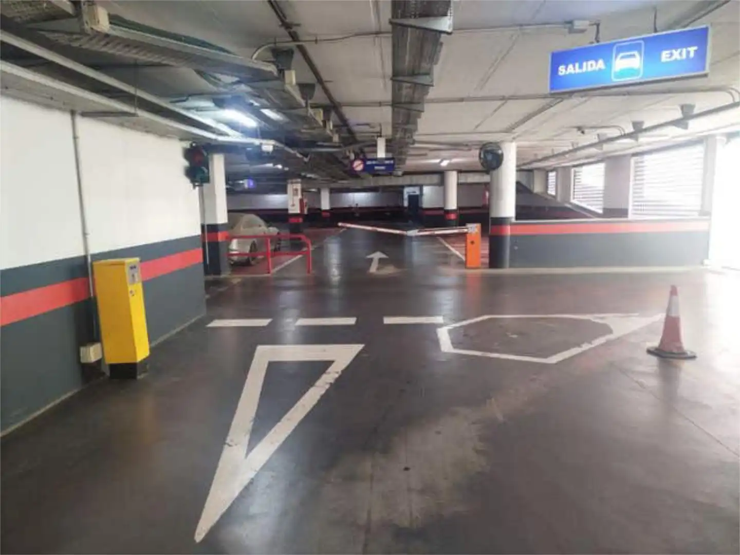 Garage for rent in Sotogrande Costa Parking of Garage for rent in Sotogrande