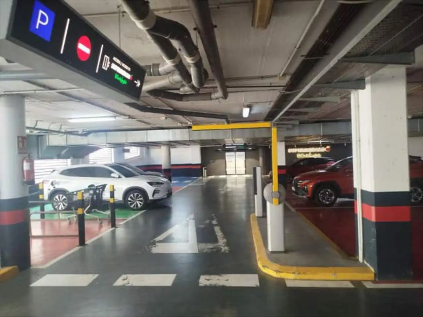 Garage for rent in Sotogrande Costa Parking of Garage for rent in Sotogrande
