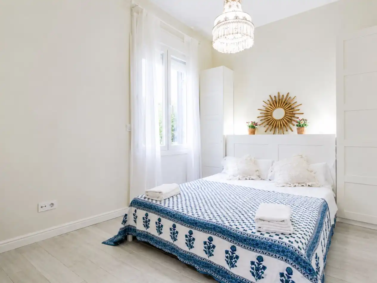Schlafzimmer von Wohnung zur Miete in Bilbao  mit Balkon