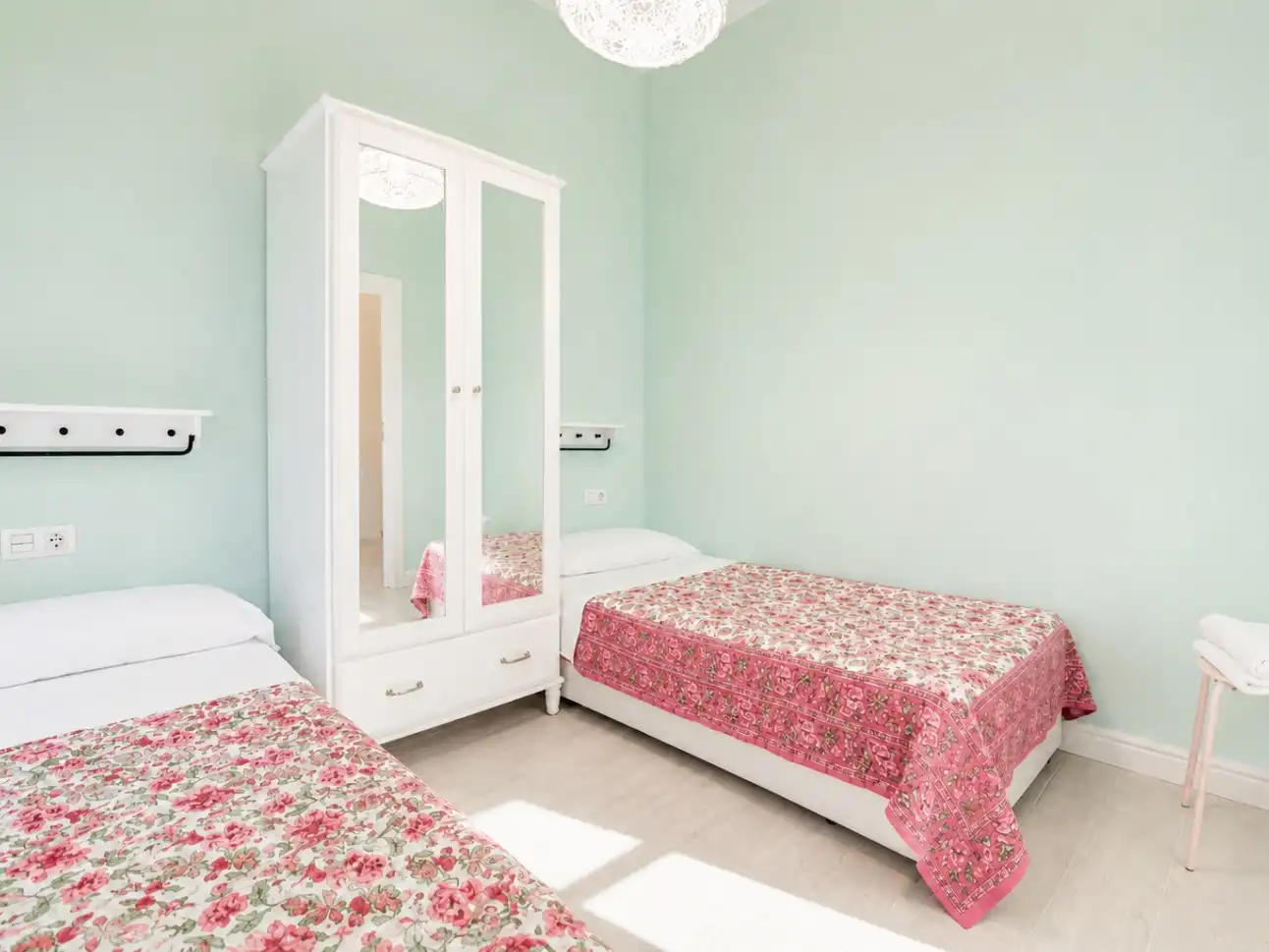 Schlafzimmer von Wohnung zur Miete in Bilbao  mit Balkon