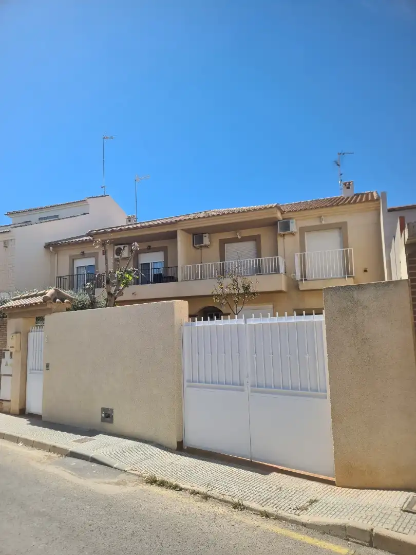 Detached homes for sale in Calle Bullas, 6, San Pedro del Pinatar ciudad Exterior view of Detached homes for sale in San Pedro del Pinatar with Air Conditioner, Private garden and Balcony