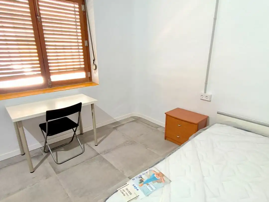 Room in Calle Alfonso XIII, 50, Centro