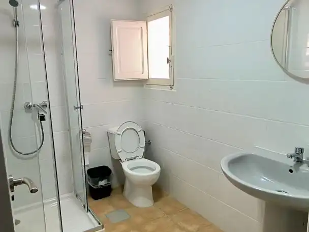 Room in Calle Alfonso XIII, 50, Centro