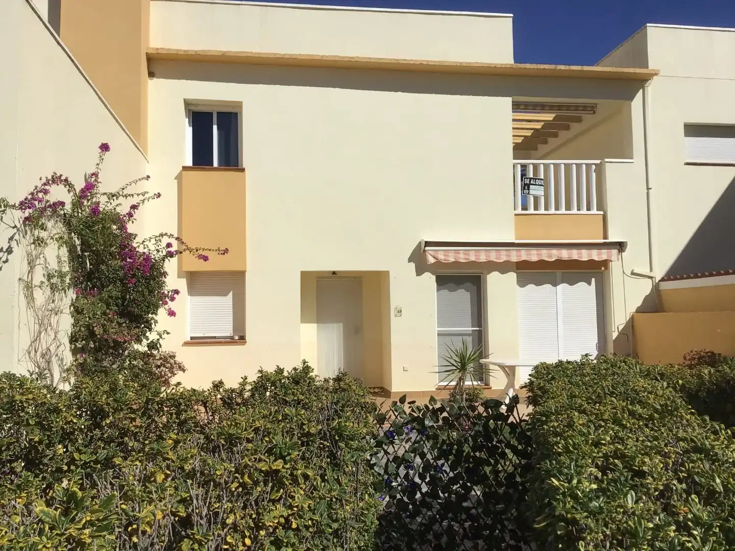 Dúplex de alquiler en Avenida Tortuga Boba, 5, Vera Playa Naturista Vista exterior de Dúplex de alquiler en Vera con Aire acondicionado, Jardín privado y Terraza