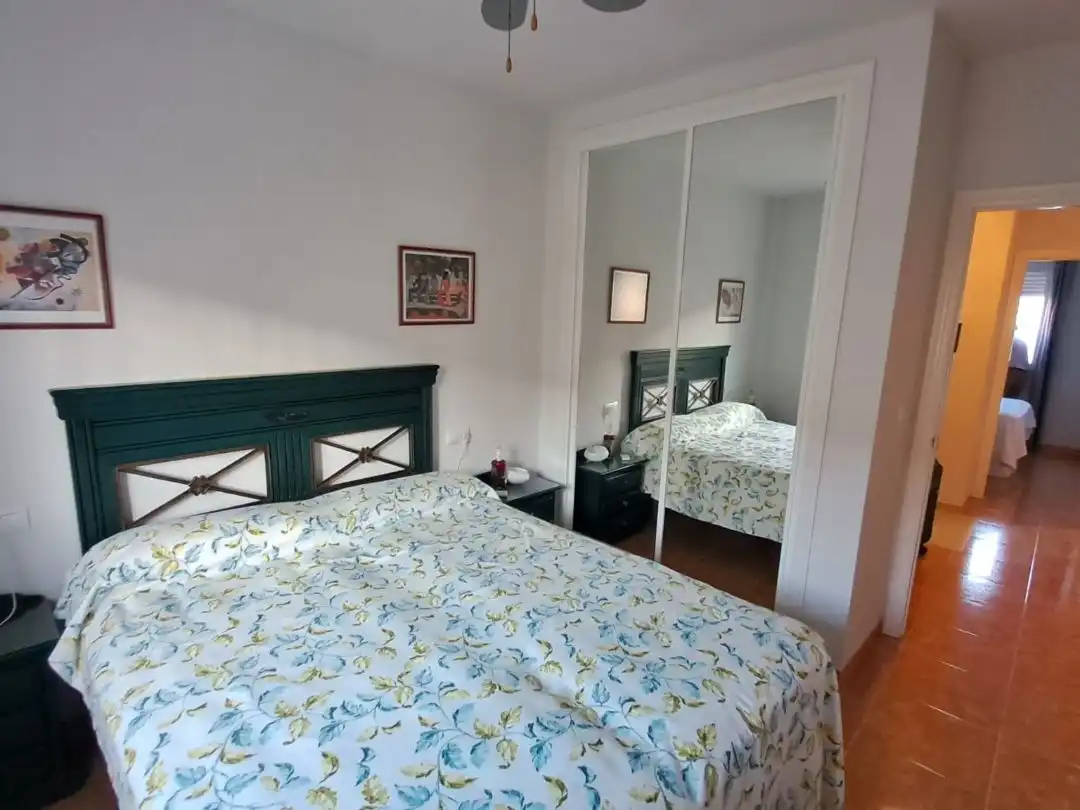Casa adosada en venda a Calle Osa Mayor, 1, Salobreña Costa Dormitori de Casa adosada en venda en Salobreña amb Aire condicionat, Piscina i Moblat