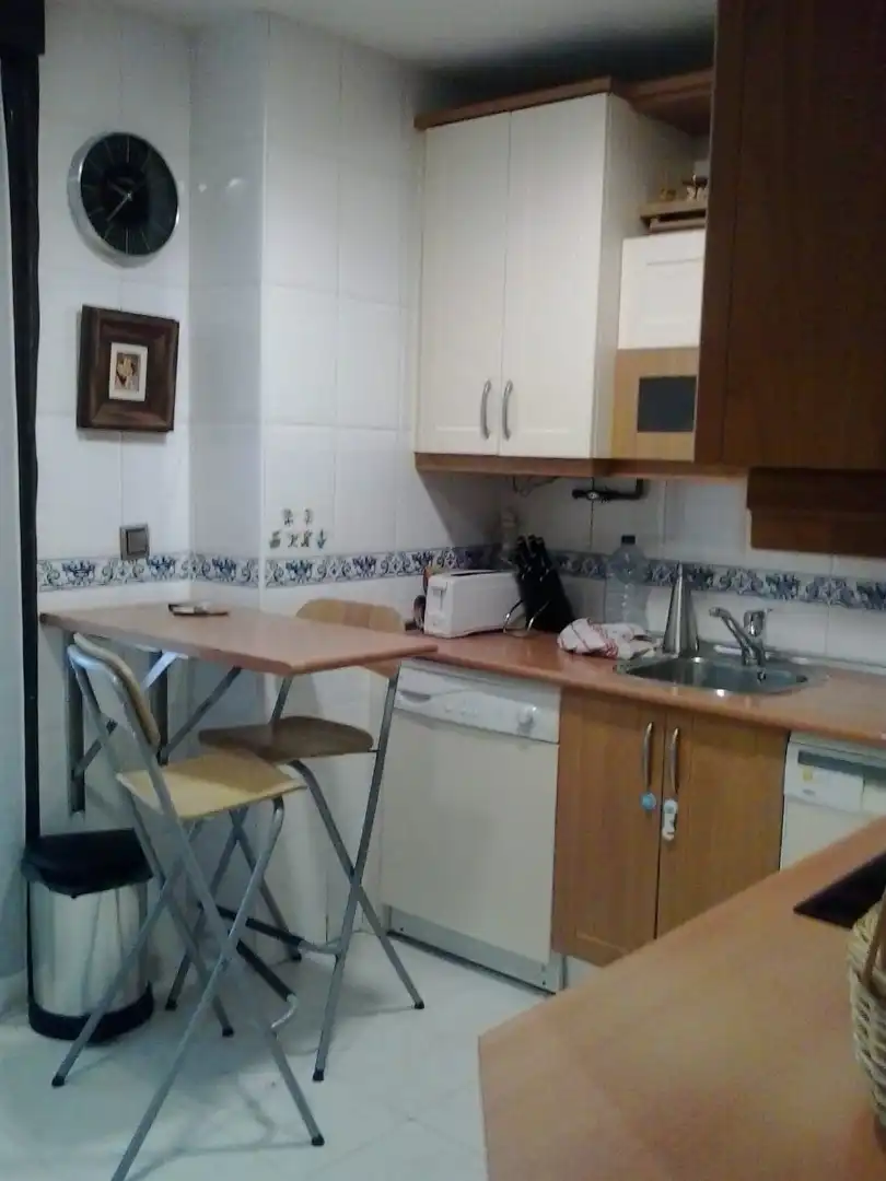 Piso de alquiler en Avenida Patrimonio de la Humanidad, 1, Hervencias Altas - El Pinar Cocina de Piso de alquiler en Ávila con Calefacción, Piscina y Amueblado