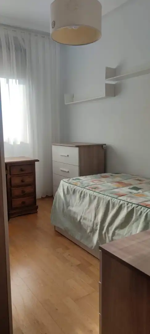 Piso de alquiler en Avenida Patrimonio de la Humanidad, 1, Hervencias Altas - El Pinar Habitación de Piso de alquiler en Ávila con Calefacción, Piscina y Amueblado