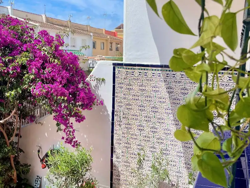 Casa adosada en venda a Paseo de las Palmeras, 3, La Cala del Moral Vista exterior de Casa adosada en venda en Rincón de la Victoria amb Aire condicionat, Jardí privat i Terrassa