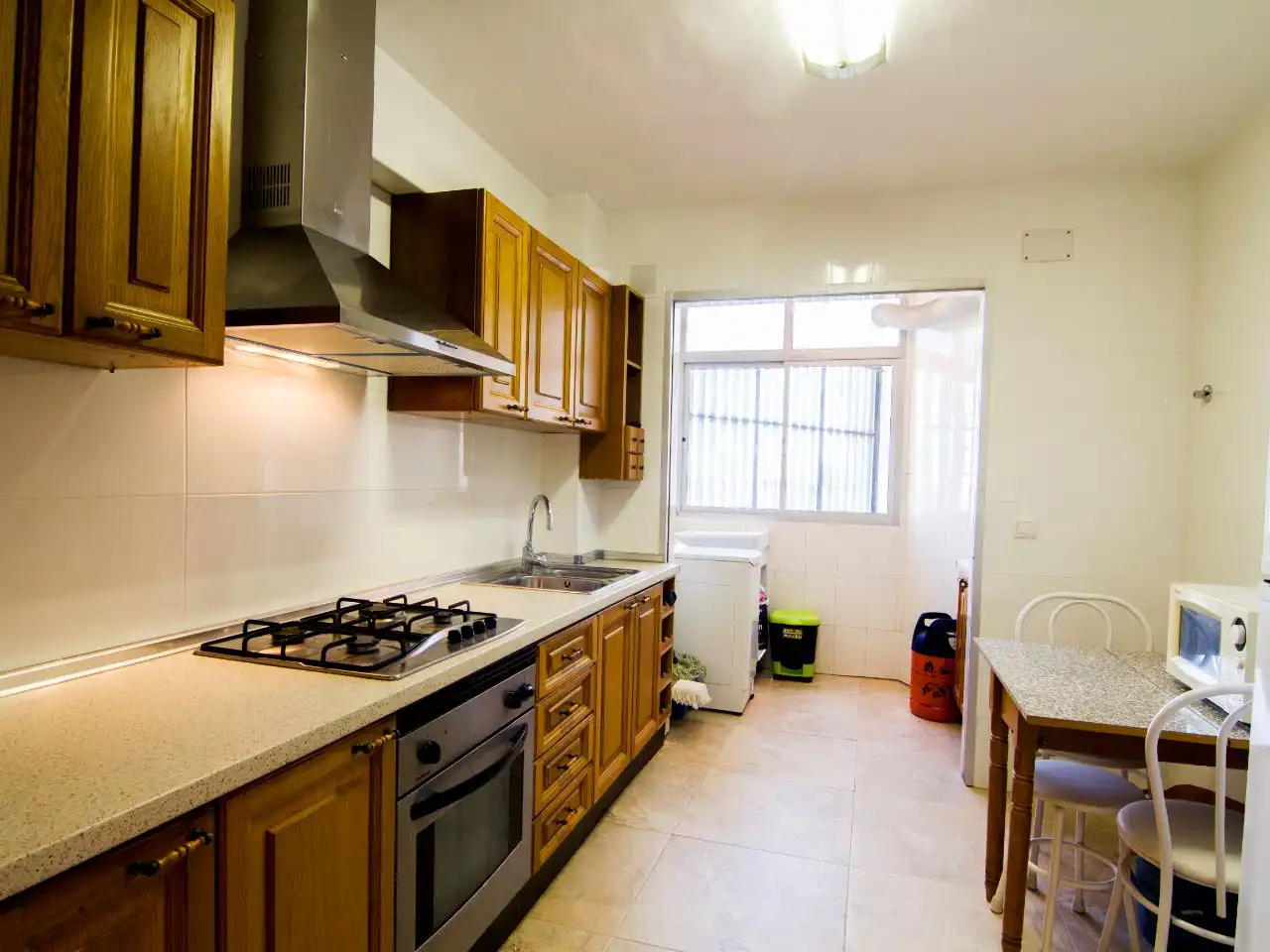 Cocina de Piso de alquiler en Málaga Capital con Terraza, Piscina y Balcón