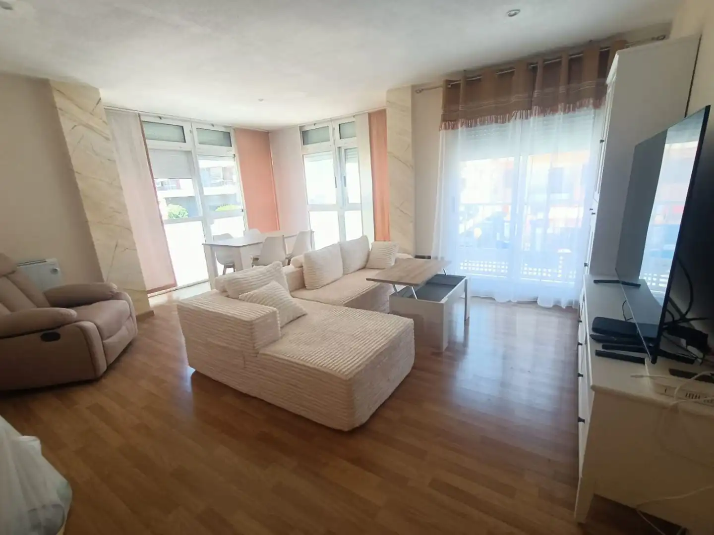 Apartamento en venta en Avinguda de Madrid, 31, Petrer Sala de estar de Apartamento en venta en Petrer con Trastero, Amueblado y Balcón