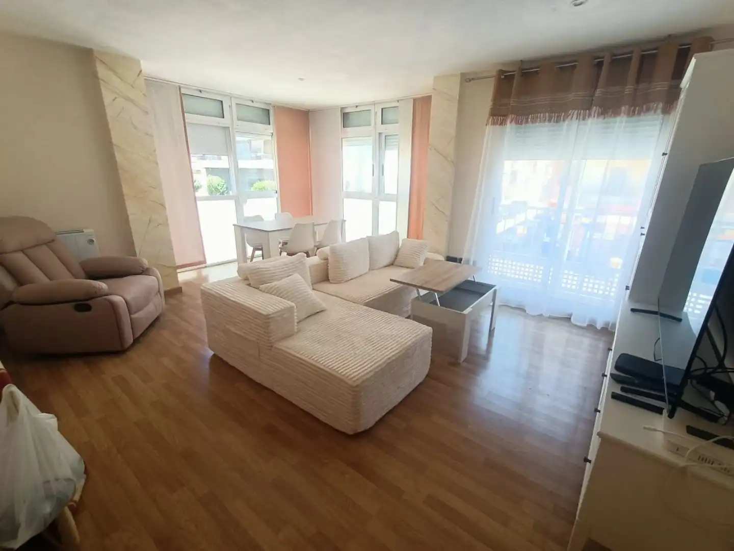 Apartamento en venta en Avinguda de Madrid, 31, Petrer Sala de estar de Apartamento en venta en Petrer con Trastero, Amueblado y Balcón