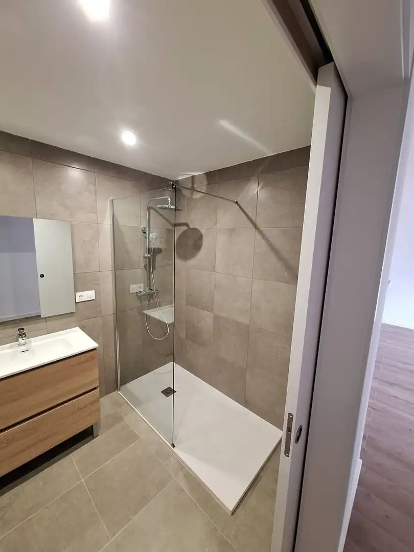 Wohnung zum Verkauf in Avinguda de l'Estació, 5, Parets del Vallès Badezimmer von Wohnung zum Verkauf in Parets del Vallès mit Klimaanlage, Parkett und Terrasse