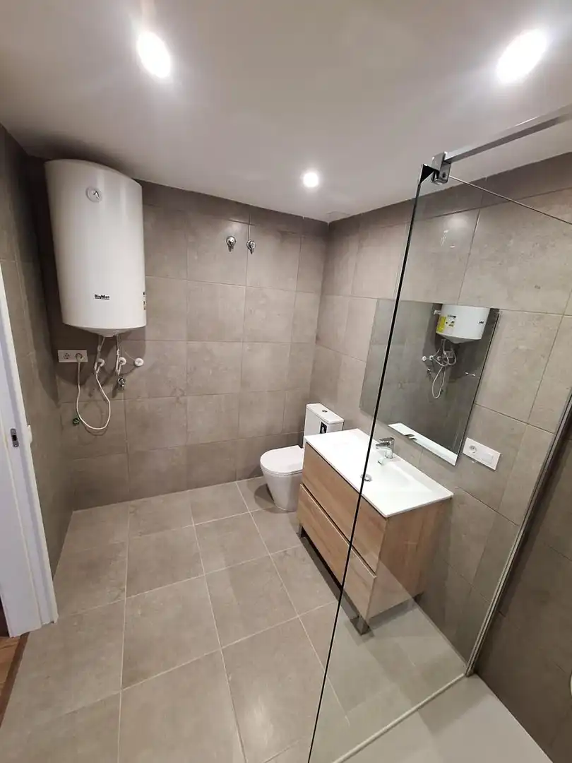 Wohnung zum Verkauf in Avinguda de l'Estació, 5, Parets del Vallès Badezimmer von Wohnung zum Verkauf in Parets del Vallès mit Klimaanlage, Parkett und Terrasse