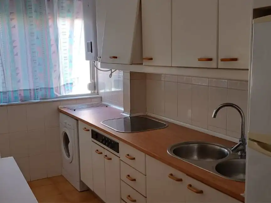 Pis de lloguer a Calle Constancia, 20, Triana Este Cuina de Pis de lloguer en Sevilla amb Aire condicionat, Calefacció i Moblat