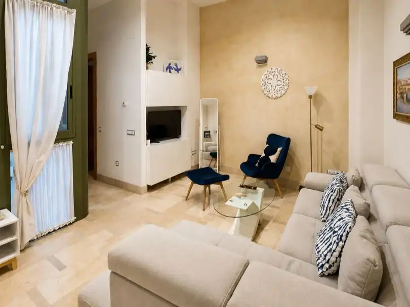 Flat for rent in Calle Sierpes, 1, Alfalfa - Santa Cruz Living room of Flat for rent in Sevilla with Air Conditioner, Heating and Furnished