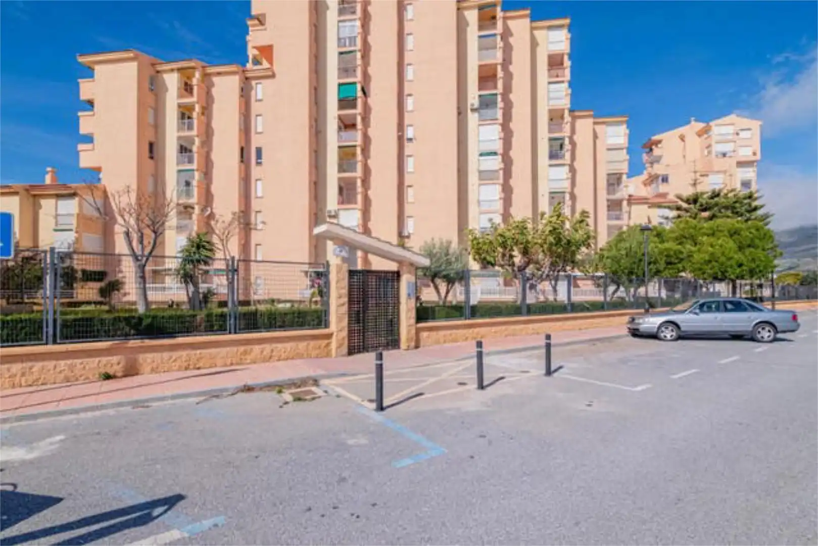 Piso de alquiler en Calahonda - Carchuna Vista exterior de Piso de alquiler en Motril con Jardín privado, Piscina y Amueblado