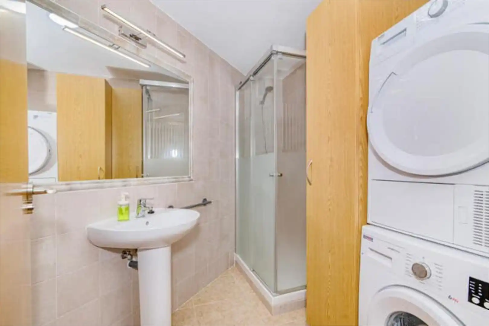 Piso de alquiler en Calahonda - Carchuna Baño de Piso de alquiler en Motril con Jardín privado, Piscina y Amueblado
