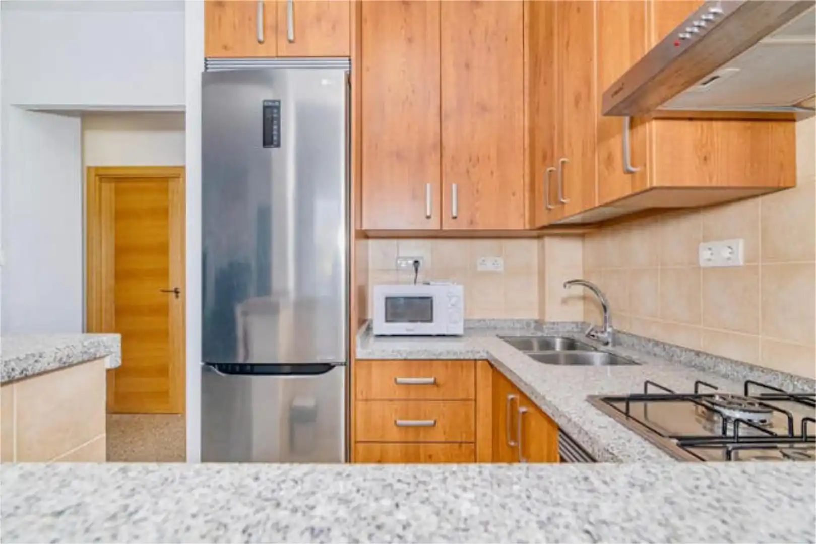 Piso de alquiler en Calahonda - Carchuna Cocina de Piso de alquiler en Motril con Jardín privado, Piscina y Amueblado