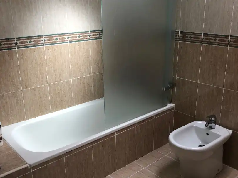 Duplexes for rent in Avinguda Mila Reial, 137, Torre en Conill - Cumbres de San Antonio Bathroom of Duplexes for rent in Bétera with Air Conditioner, Heating and Parquet flooring