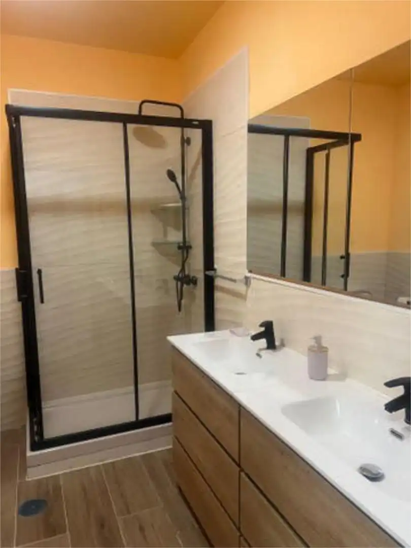 Baño de Ático de alquiler en Majadahonda con Jardín privado, Terraza y Amueblado
