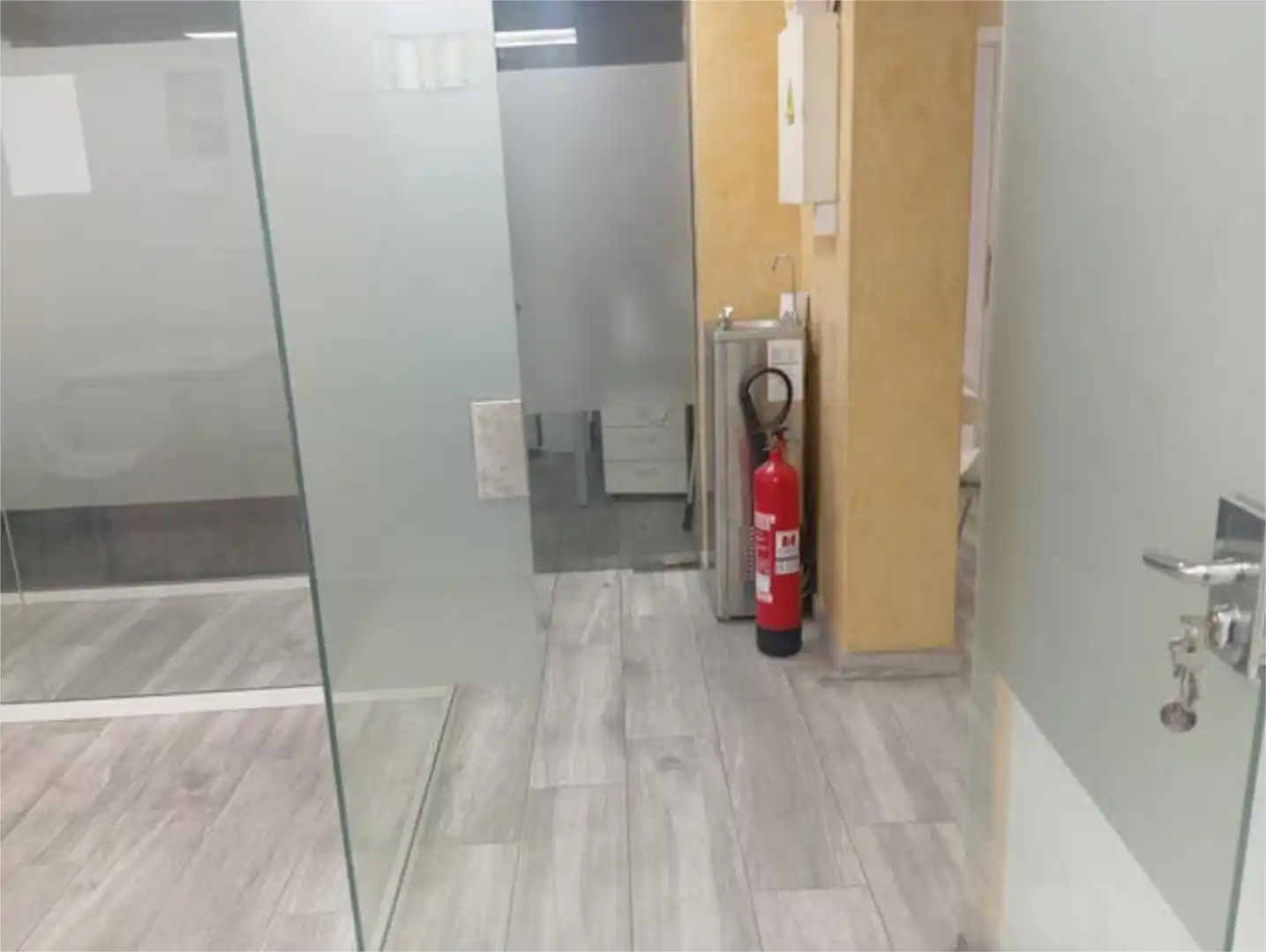 Baño de Oficina de alquiler en Huelva con Aire acondicionado