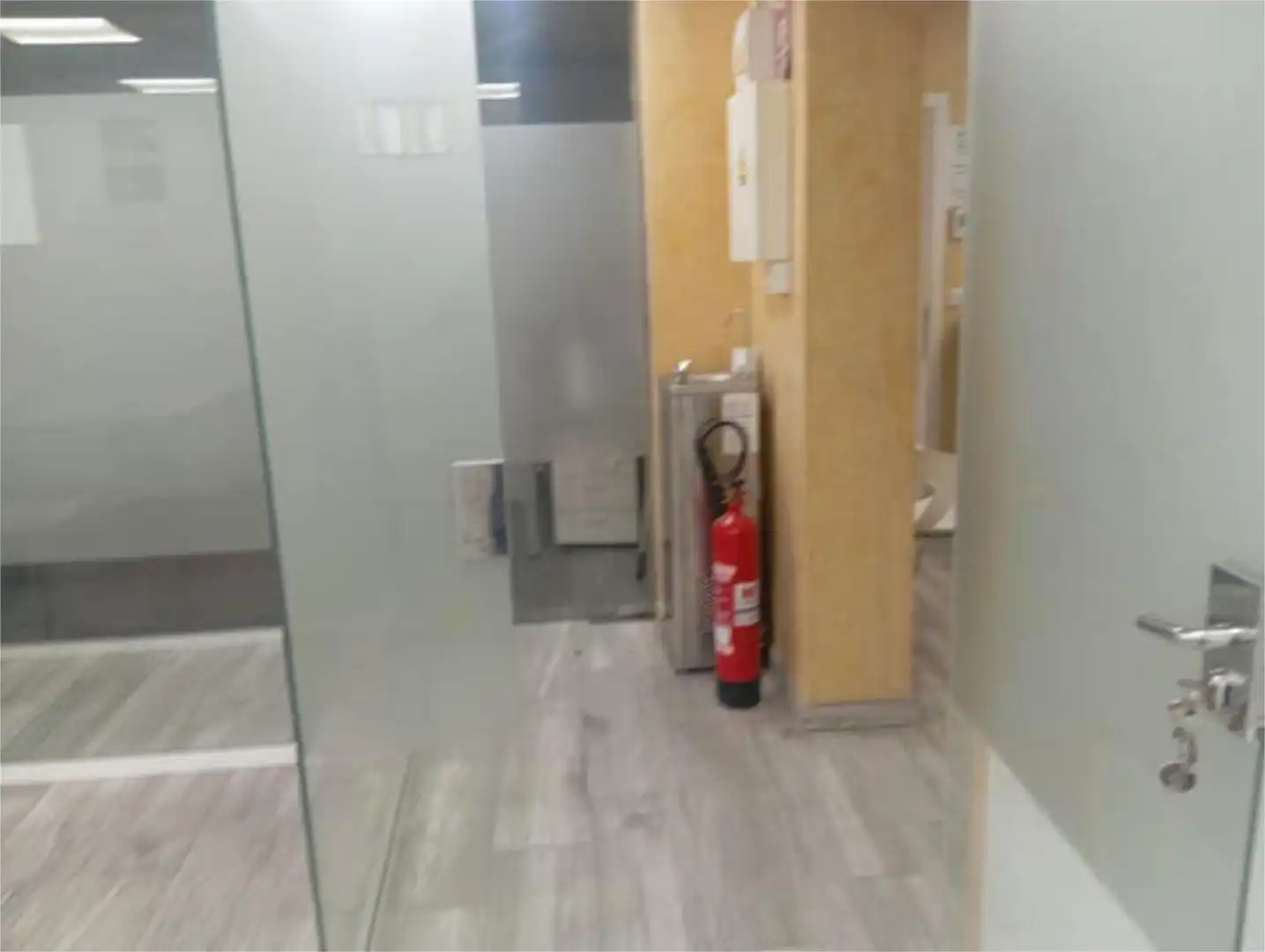 Baño de Oficina de alquiler en Huelva con Aire acondicionado