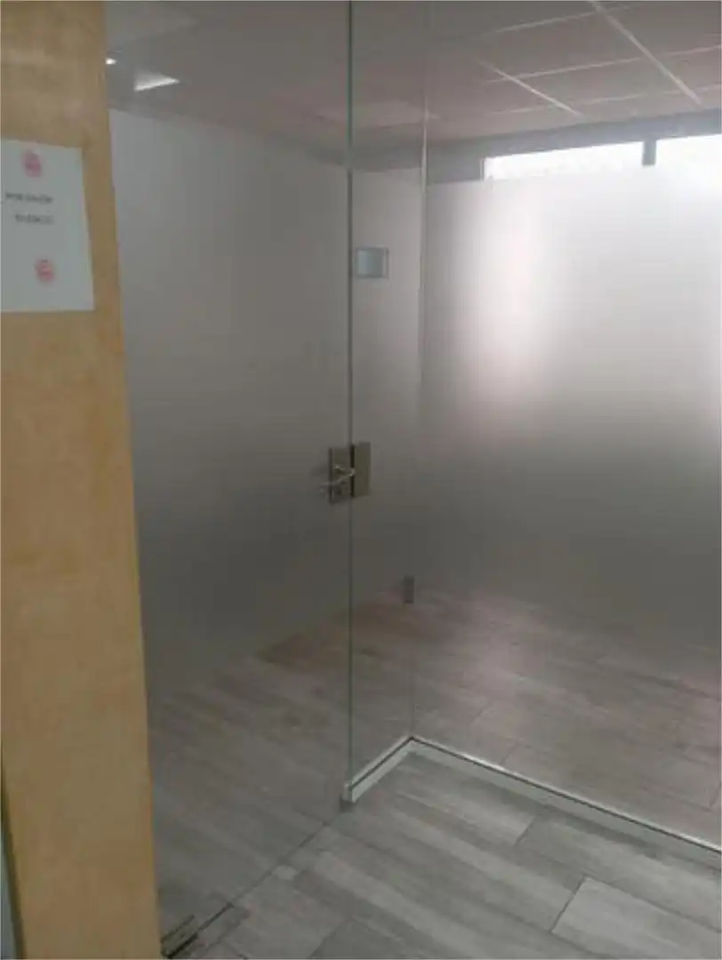 Baño de Oficina de alquiler en Huelva con Aire acondicionado