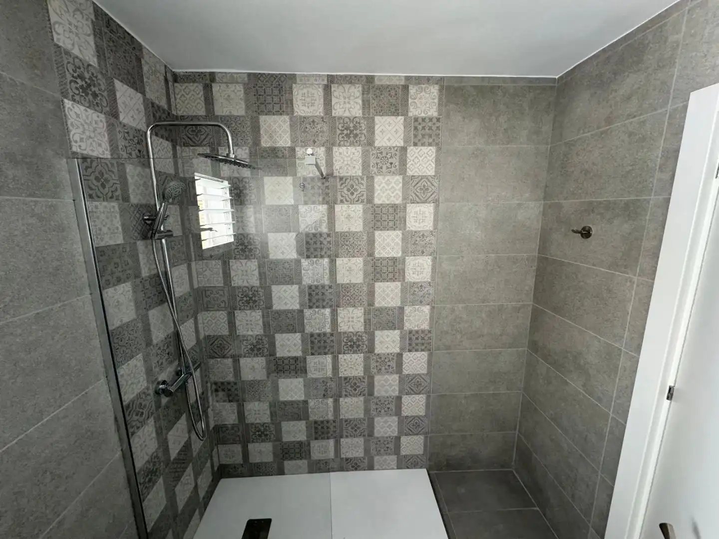 Wohnung zum Verkauf in Carrer de Sagunt, 164a, Sant Antoni Badezimmer von Wohnung zum Verkauf in Valencia Capital mit Klimaanlage und Balkon