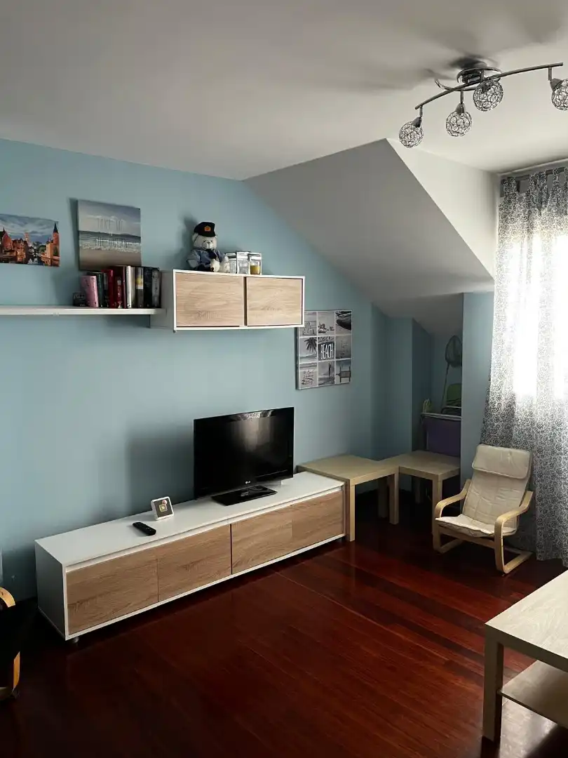 Wohnung zur Miete in Calle Quintana, 104, Suances Wohnzimmer von Wohnung zur Miete in Suances mit Heizung, Privatgarten und Parkett