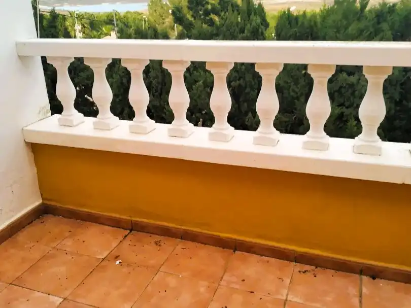 Casa adosada de alquiler en Calle El Rocio, Desamparados - Hurchillo - Torremendo Terraza de Casa adosada de alquiler en Orihuela con Aire acondicionado, Calefacción y Jardín privado
