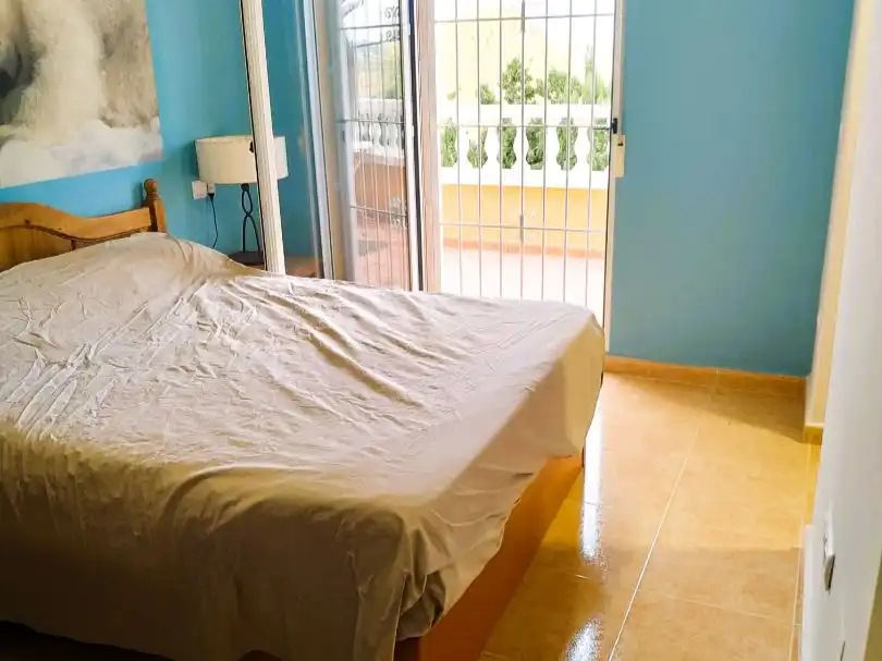 Casa adosada de alquiler en Calle El Rocio, Desamparados - Hurchillo - Torremendo Habitación de Casa adosada de alquiler en Orihuela con Aire acondicionado, Calefacción y Jardín privado