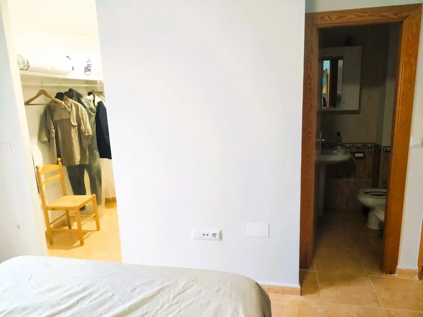 Casa adosada de alquiler en Calle El Rocio, Desamparados - Hurchillo - Torremendo Habitación de Casa adosada de alquiler en Orihuela con Aire acondicionado, Calefacción y Jardín privado