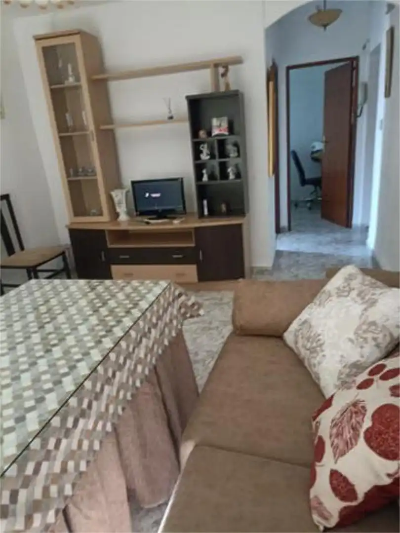 Piso de alquiler en Miralvalle - Av. Virgen del Puerto - La Data Sala de estar de Piso de alquiler en Plasencia con Terraza y Amueblado