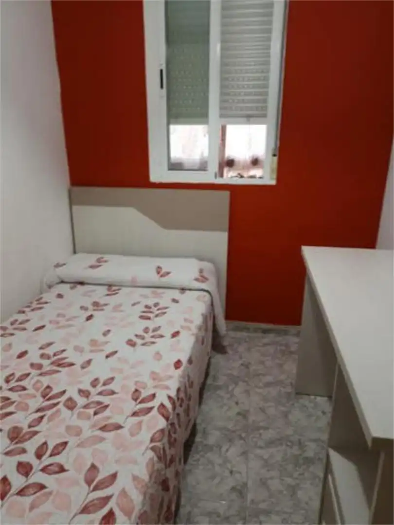 Piso de alquiler en Miralvalle - Av. Virgen del Puerto - La Data Habitación de Piso de alquiler en Plasencia con Terraza y Amueblado