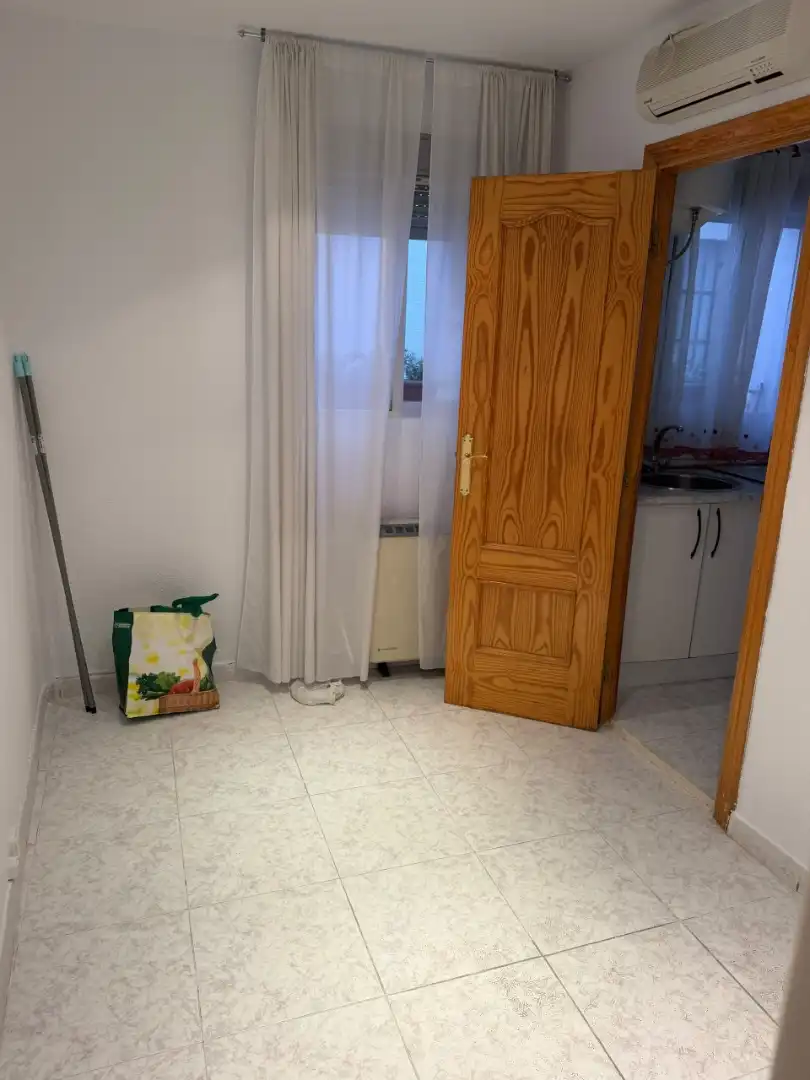 Pis de lloguer a Calle de Sierra Elvira, 18, Numancia Pis de lloguer en Madrid amb Aire condicionat, Calefacció i Forn