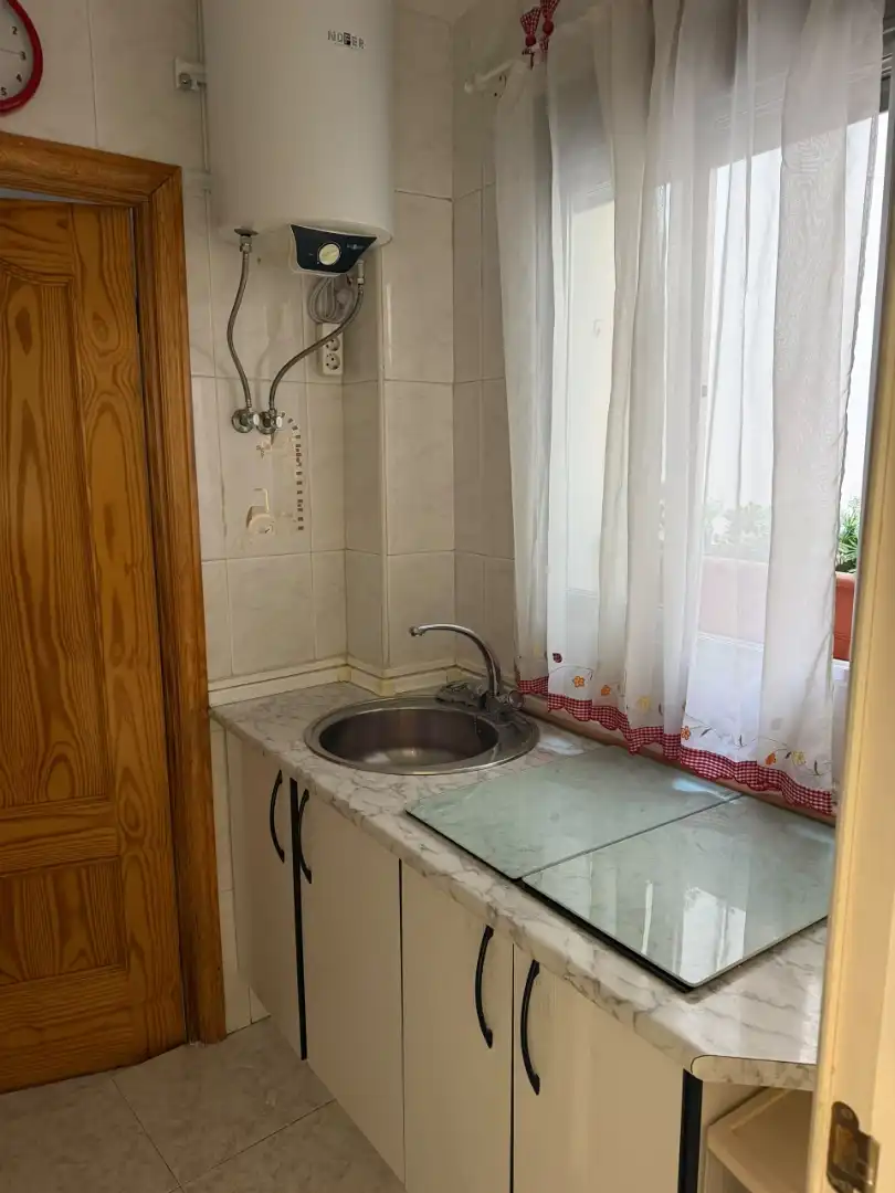 Pis de lloguer a Calle de Sierra Elvira, 18, Numancia Cuina de Pis de lloguer en Madrid amb Aire condicionat, Calefacció i Forn