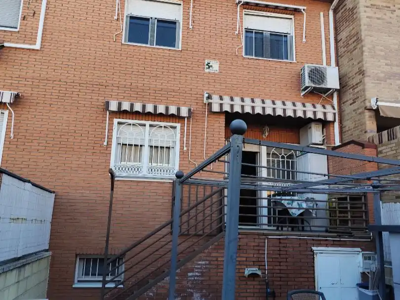 Vista exterior de Casa adosada en venta en Valdemoro con Aire acondicionado, Calefacción y Jardín privado