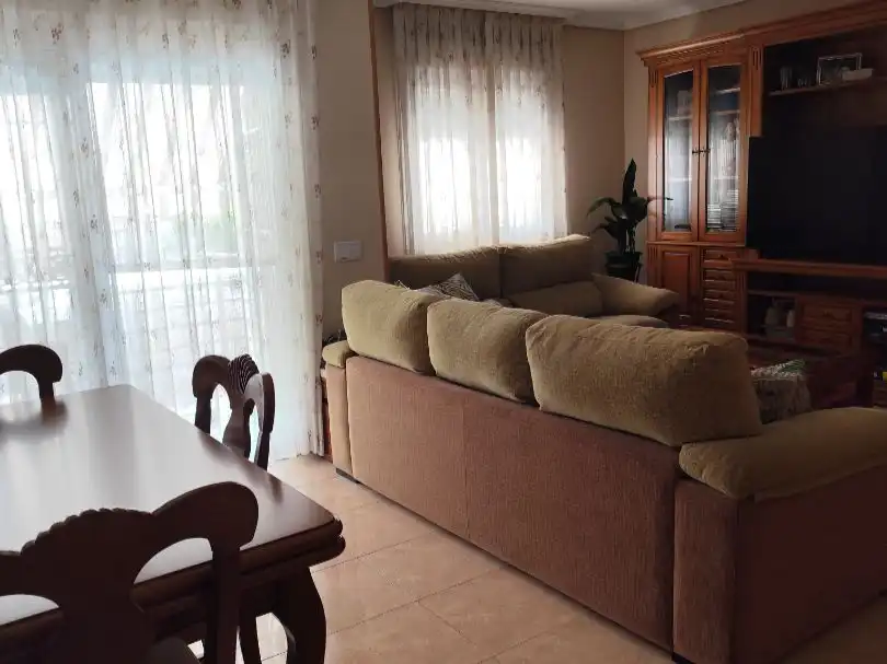 Sala de estar de Casa adosada en venta en Valdemoro con Aire acondicionado, Calefacción y Jardín privado