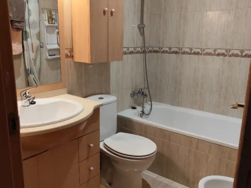 Baño de Casa adosada en venta en Valdemoro con Aire acondicionado, Calefacción y Jardín privado