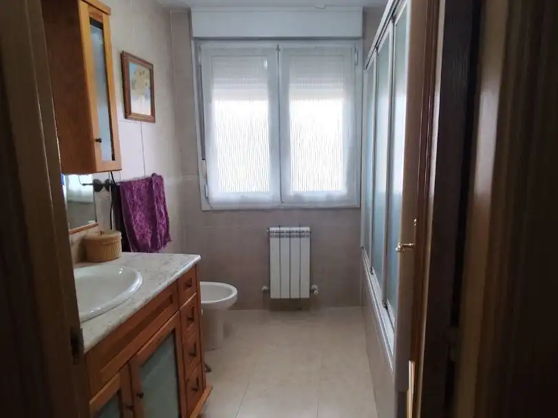 Baño de Casa adosada en venta en Valdemoro con Aire acondicionado, Calefacción y Jardín privado