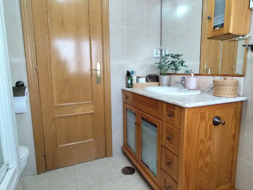 Baño de Casa adosada en venta en Valdemoro con Aire acondicionado, Calefacción y Jardín privado