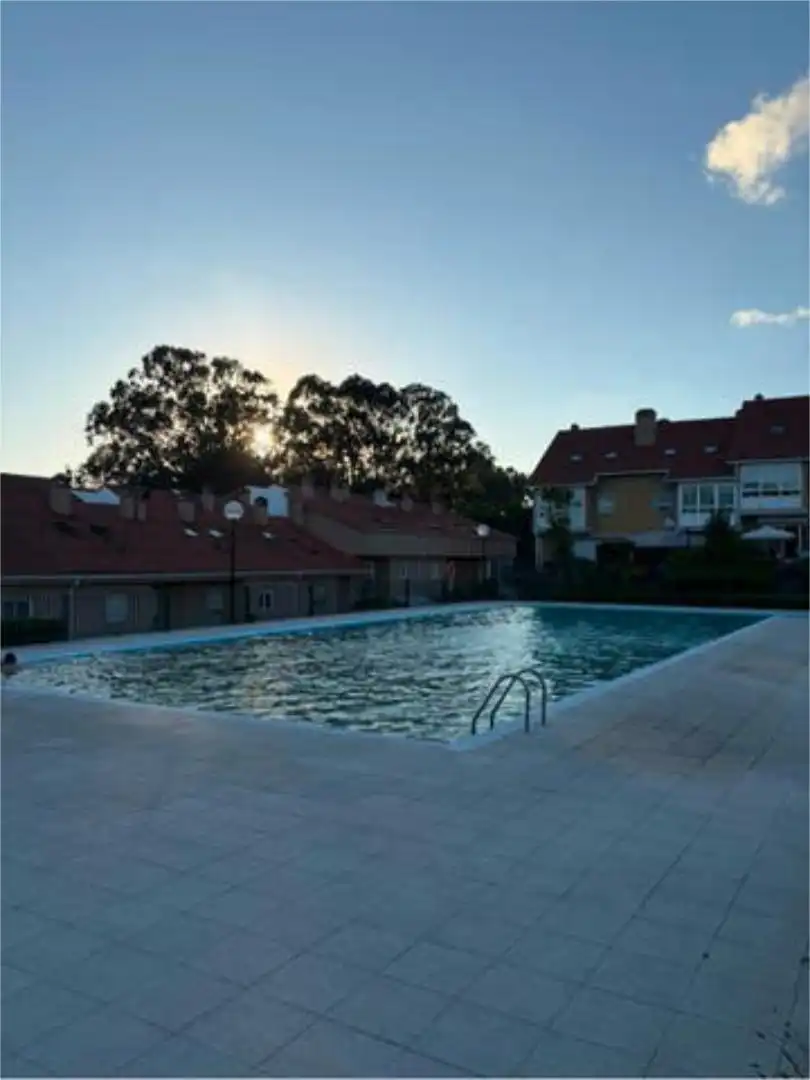 Pis de lloguer a Cambre Piscina de Pis de lloguer en Cambre amb Calefacció, Jardí privat i Piscina