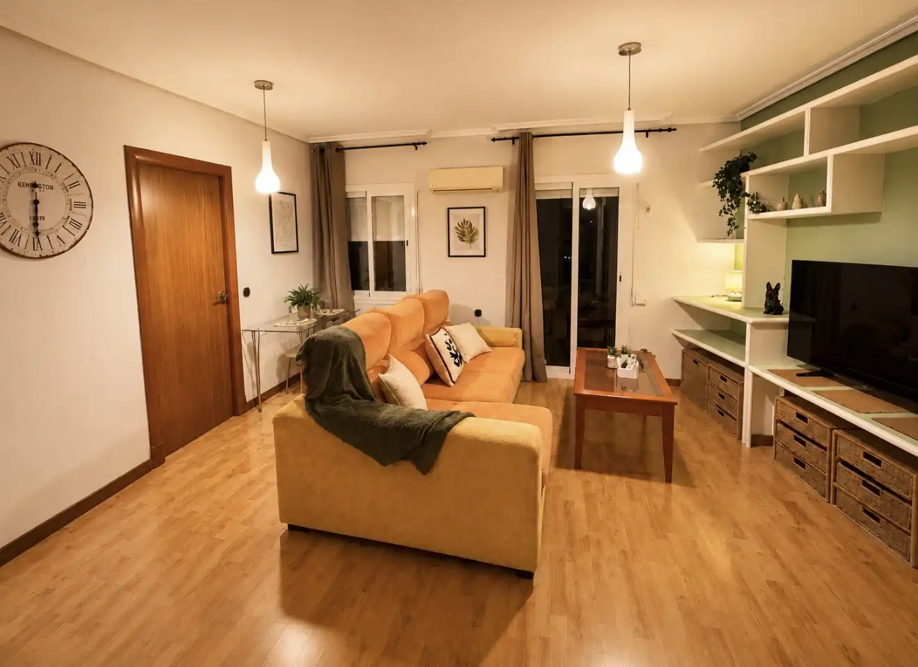 Apartments for rent in Calle los Torres, 10, Ctra. Circunvalación - La Magdalena Living room of Apartments for rent in Jaén with Air Conditioner, Heating and Parquet flooring