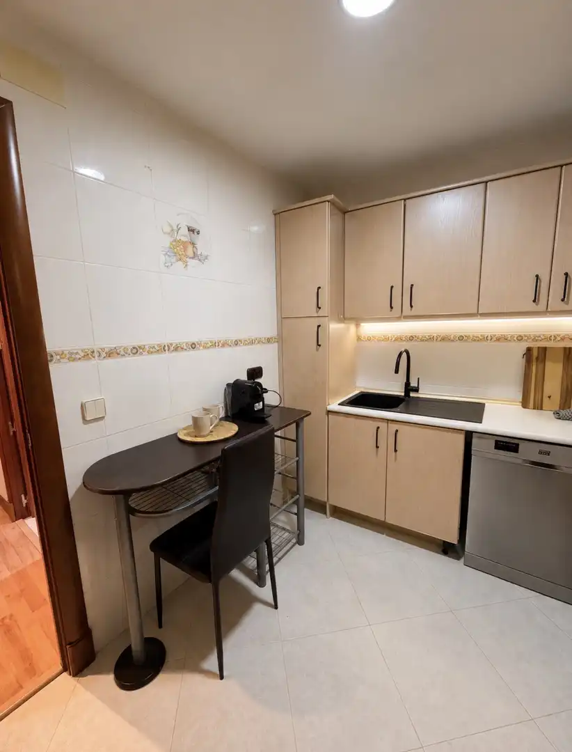 Apartments for rent in Calle los Torres, 10, Ctra. Circunvalación - La Magdalena Kitchen of Apartments for rent in Jaén with Air Conditioner, Heating and Parquet flooring