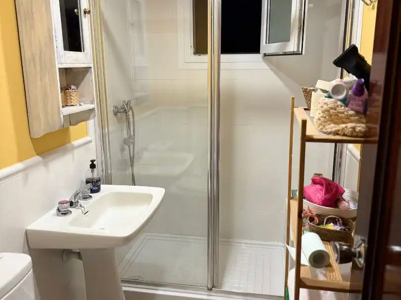 Flat for rent in Avenida Nuestra Señora de las Guías, 7, Mangas Verdes - Las Flores - Parque del Sur Bathroom of Flat for rent in Málaga with Air Conditioner, Parquet flooring and Terrace